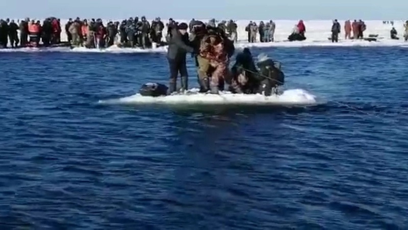 Сахалинские рыбаки ослушались МЧС: 600 человек снова оторвало на льдине