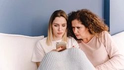 Мошенники обманули двух сахалинок на два миллиона рублей