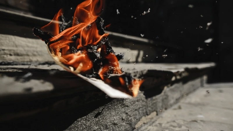 Печка стала причиной пожара в частном доме в Шахтерске