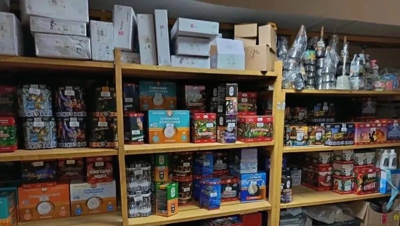 На севере Сахалина выявили магазин, где торговали опасной пиротехникой