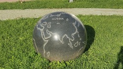 «Россия без границ»: необычный глобус обнаружили в Южно-Сахалинске   
