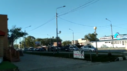 В огромной пробке застряли водители на ключевой улице Южно-Сахалинска