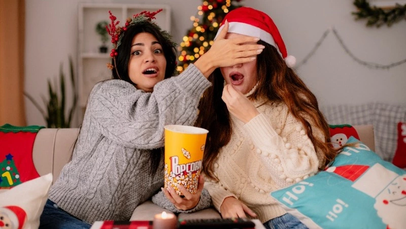 Гринч или гость из «Иронии судьбы»: кто вы из новогодних киногероев?