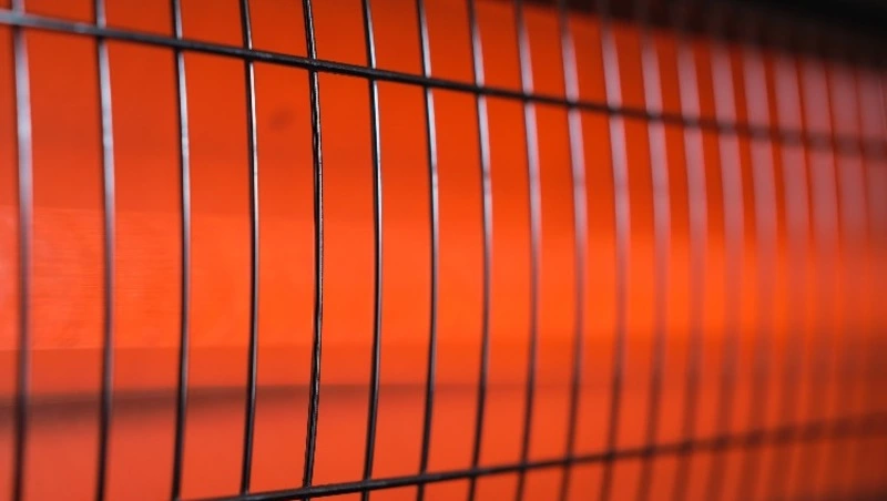 Горящий обогреватель потушили в контейнере под Холмском