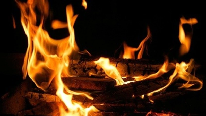 Пожарные потушили гараж в Смирныховском районе ночью 6 декабря