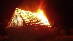 Баня сгорела в Охинском районе ночью 9 марта