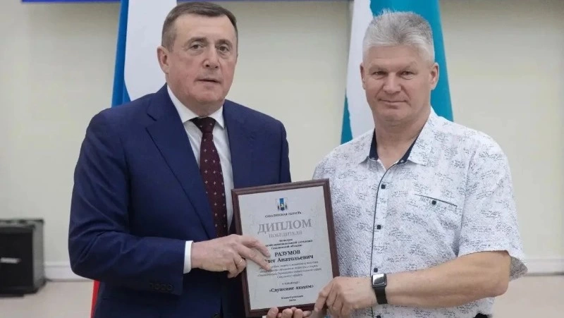 Сотрудники администрации Поронайского района получили областные награды