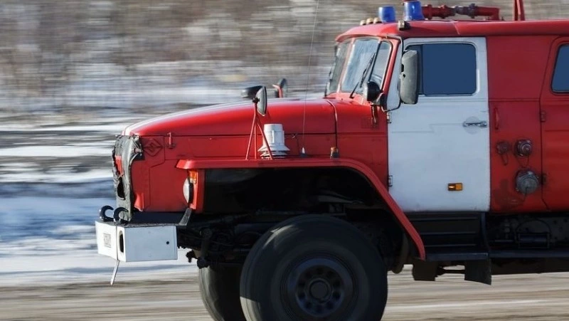 Пожарные потушили частный дом в Долинском районе рано утром 15 ноября