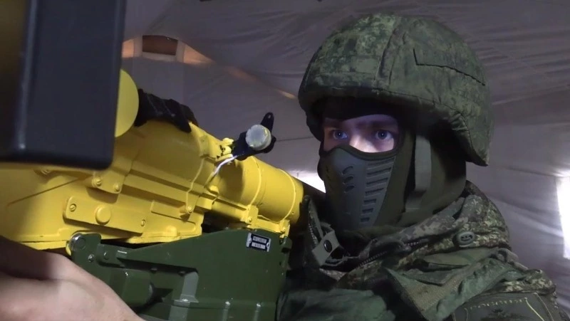 Военнослужащие и добровольцы на полигоне «Троицкий» начали осваивать тренажер ПЗРК