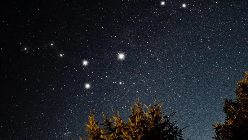 Гороскоп на 9 сентября: полный активности день у Львов и важные решения Рыб