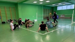 «Сила — в единстве»: сахалинской команде ветеранов СВО по волейболу сидя вручили новую форму