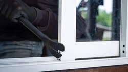 Житель Тымовского украл деньги у знакомого и растерял «добычу» по пути домой 