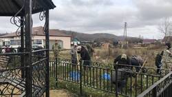 Школьники и ветераны высадили «Лес Победы» в сахалинском селе Успенское
