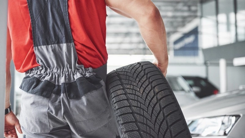 Сахалинцы в 2025 году тратили на шины и диски в среднем 7,2 тыс. рублей