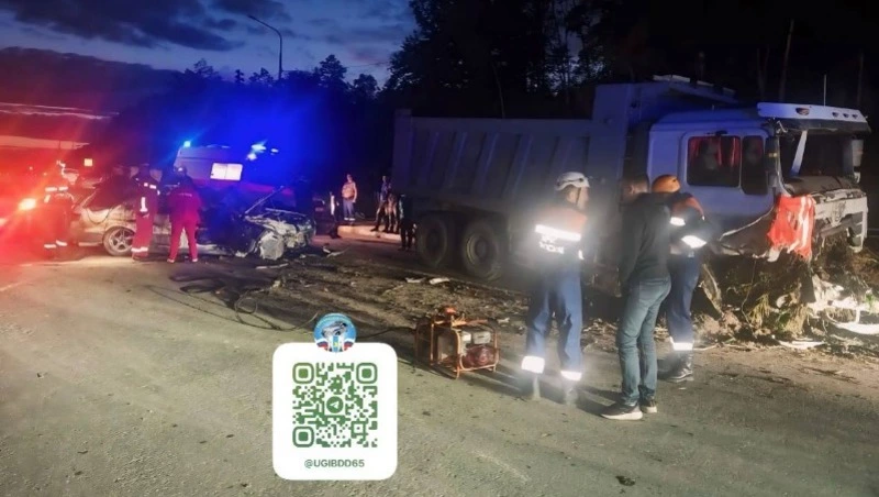 В ГИБДД рассказали подробности смертельной аварии с самосвалом на юге Сахалина