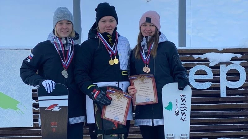 Сахалинка София Надыршина завоевала два «золота» на Кубке России по сноуборду