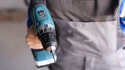 Сахалинец продал украденный перфоратор в 7,5 раза дешевле себестоимости