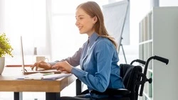 С начала 2025 года больше полутысячи сахалинцев с инвалидностью нашли работу