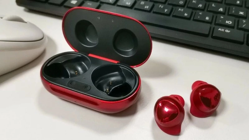 Наушники стали самым популярным гаджетом на Сахалине в «черную пятницу»