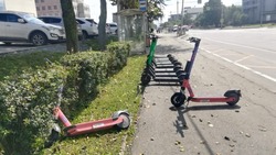Житель Южно-Сахалинска пожаловался на электросамокат, припаркованный на газоне