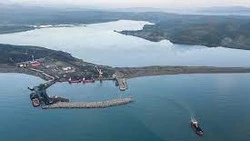 Морское судно застряло на мели у берегов Сахалина. Идет проверка