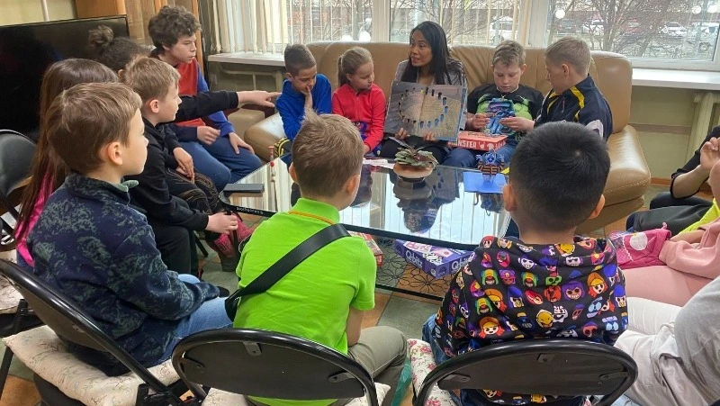 Юных жителей Сахалина пригласили на бесплатные занятия «Английским на подушках»