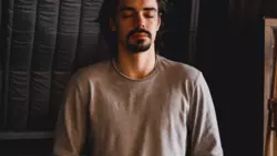 Сахалинцев ждет паблик-ток о дыхании и массаже. В проекте «Островитяне» новый герой