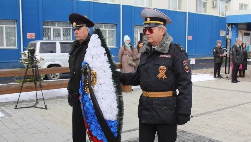 Память погибших сотрудников УМВД почтили в Южно-Сахалинске