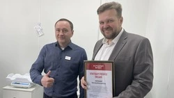 Леонид Рошаль наградил четверых сахалинских медработников 
