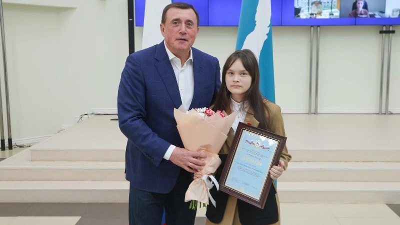 Юная жительница Сахалина спасла брата из горящего дома и получила всероссийскую награду