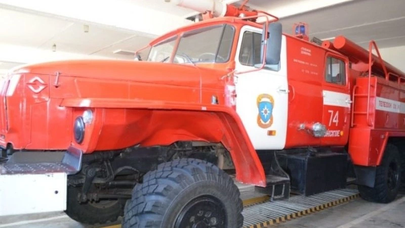 Огонь охватил мусорный бак в Охе 5 июня