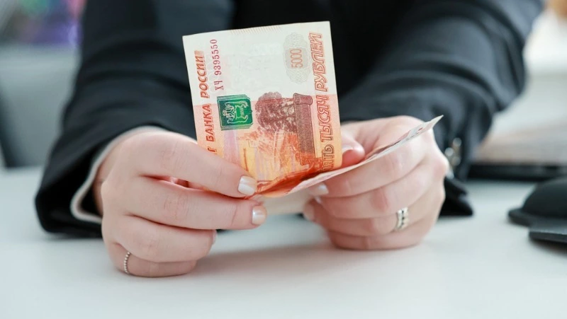 Средняя зарплата на Сахалине и Курилах стала ниже по сравнению с январем