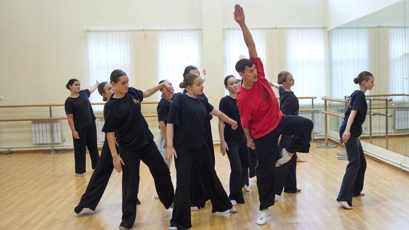 Участник «Танцев на ТНТ» приехал на Сахалин ради детского хореографического центра «Мечта»