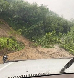 Дорогу на Бошняково перекрыл оползень