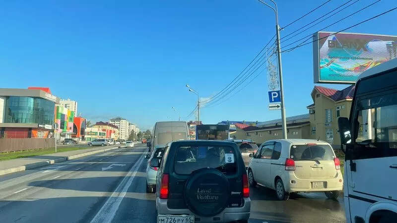 «Мы всё прокляли!». Утро октября в Южно-Сахалинске началось с гигантских пробок