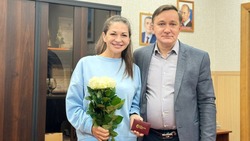 Редактору ИД «Губернские ведомости» Ольге Артемовой вручили членский билет Союза журналистов России