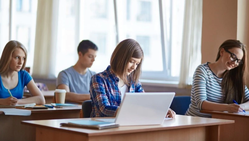 Более 700 семей на Сахалине оплатили обучение детей маткапиталом