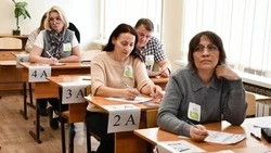 Родители поронайских школьников сдали пробный ЕГЭ по русскому языку