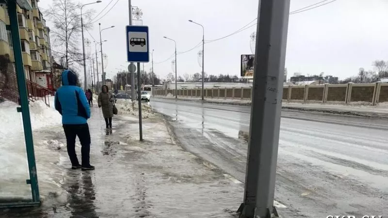 Вечером будет еще хуже. Гололед в столице Сахалина заблокировал жизнь горожан