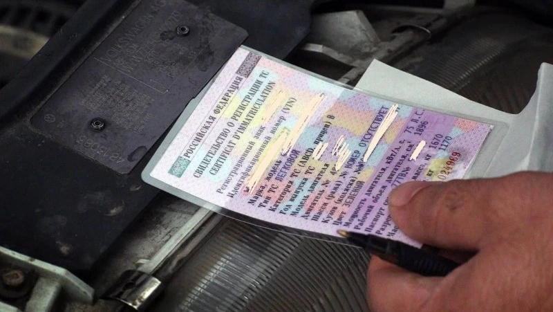  Инспекторы ГАИ на Сахалине остановили автомобиль с подложными номерами