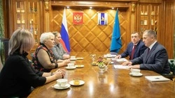 Юрий Трутнев встретился с матерями и женами бойцов СВО на Сахалине