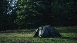 Полицейские нашли вора в федеральном розыске в лесу на Сахалине