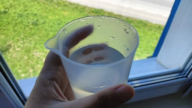 «Лягушачья вода»: из кранов жителей Южно-Сахалинска льется вонючая жидкость