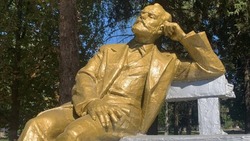 Сахалинские специалисты завершили реставрацию памятника Петру Чайковскому в Шахтерске
