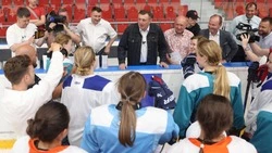 Валерий Лимаренко дал напутствие женской хоккейной команде «Сахалин» в преддверии чемпионата России