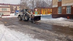 Дорожники Углегорского района продолжают расчистку улиц от снега