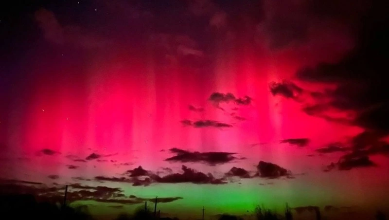 Крупная магнитная буря вызвала красное северное сияние в РФ в ночь на 6 ноября
