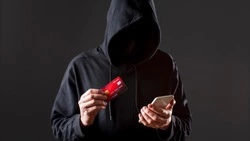 Мошенники начали писать и звонить островитянам от имени мэра Южно-Сахалинска