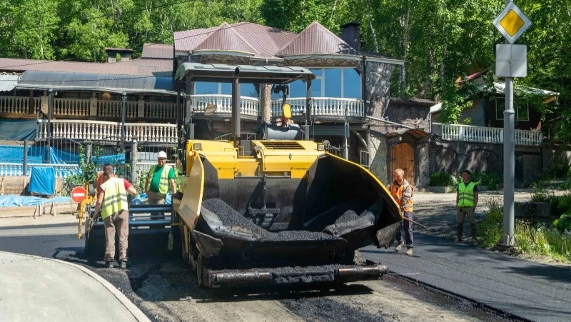 Ремонт улицы Детской в Южно-Сахалинске завершат до вечера 16 июня