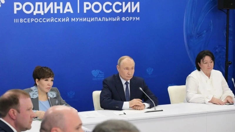 Путин обсудил с главами муниципалитетов стратегии развития регионов